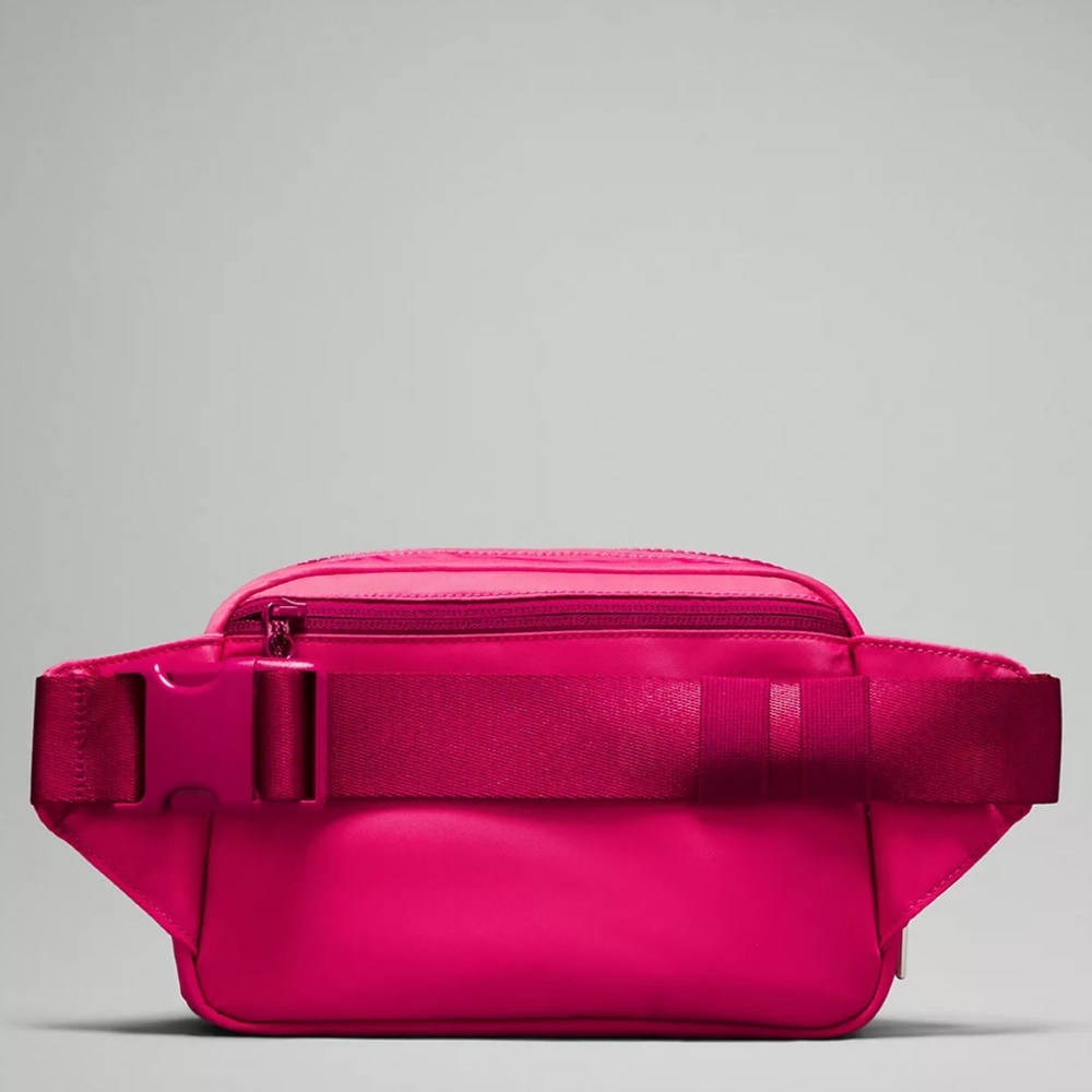 Lululemon Everywhere Belt Bag Raspberry Coulis Wild Berry Large 2L NWT - Picture 3 of 12